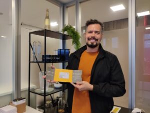 Startup incubada no Centro de Inovação de Blumenau produz cartões de visita NFC para Ministério de Minas e Energia