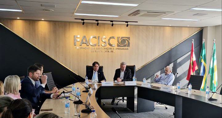 Inovação e avanços tecnológicos são pauta da reunião de diretoria da Facisc