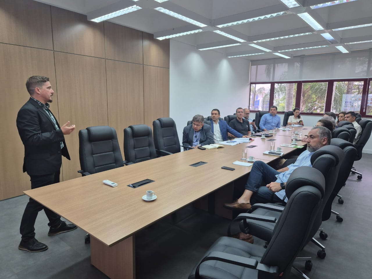 Grupo de Trabalho de Mobilidade Elétrica do Estado avança com foco em ouvir o mercado