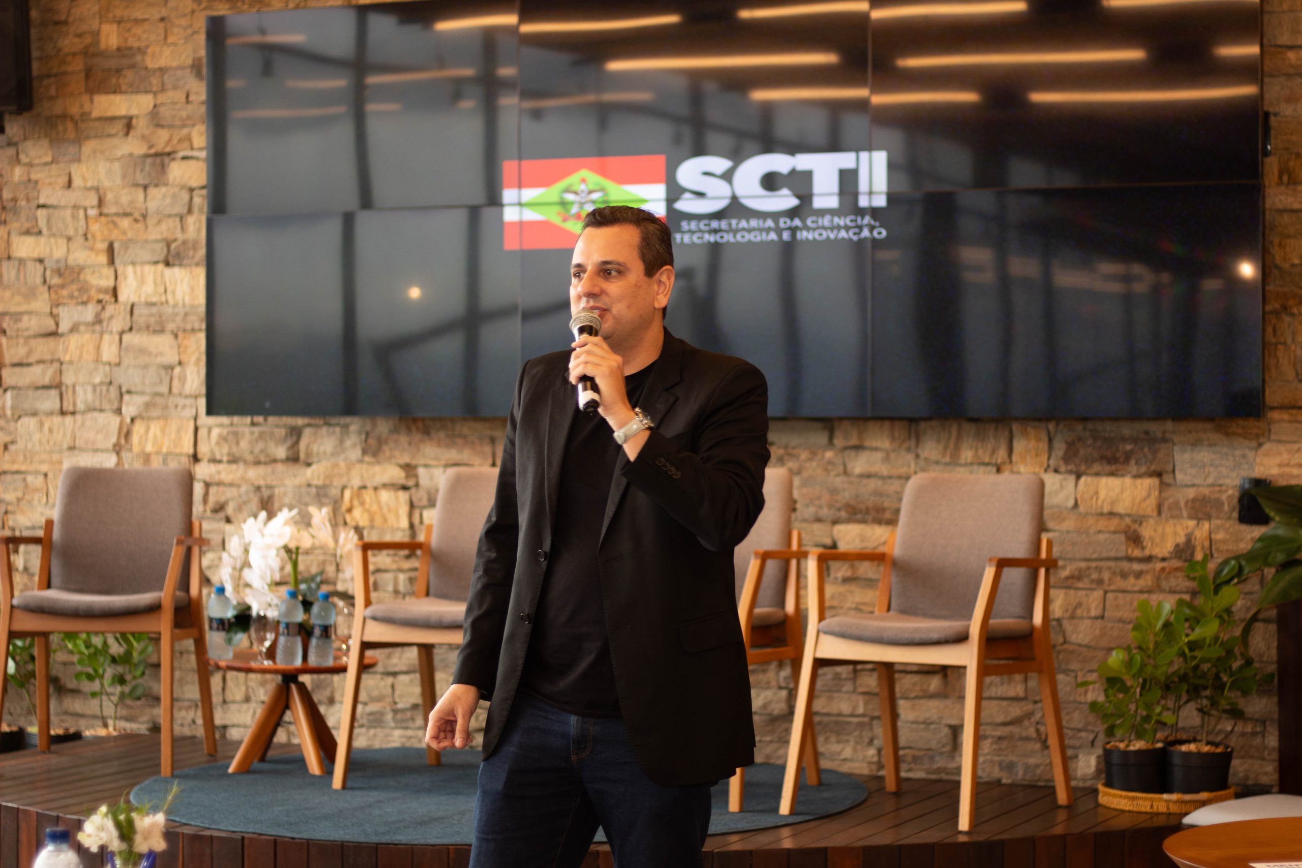 Em Joinville, SCTI participa de diálogo com instituições de ensino e empreendedores sobre inovação em deep tech